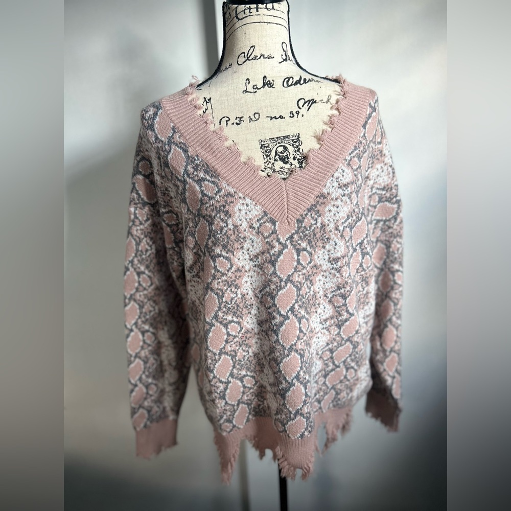 ILLA ILLA Sweater‎ eyelashes hem